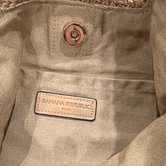 Banana Republic Chic Tan Woven Tote Bag - Picture 4 of 5